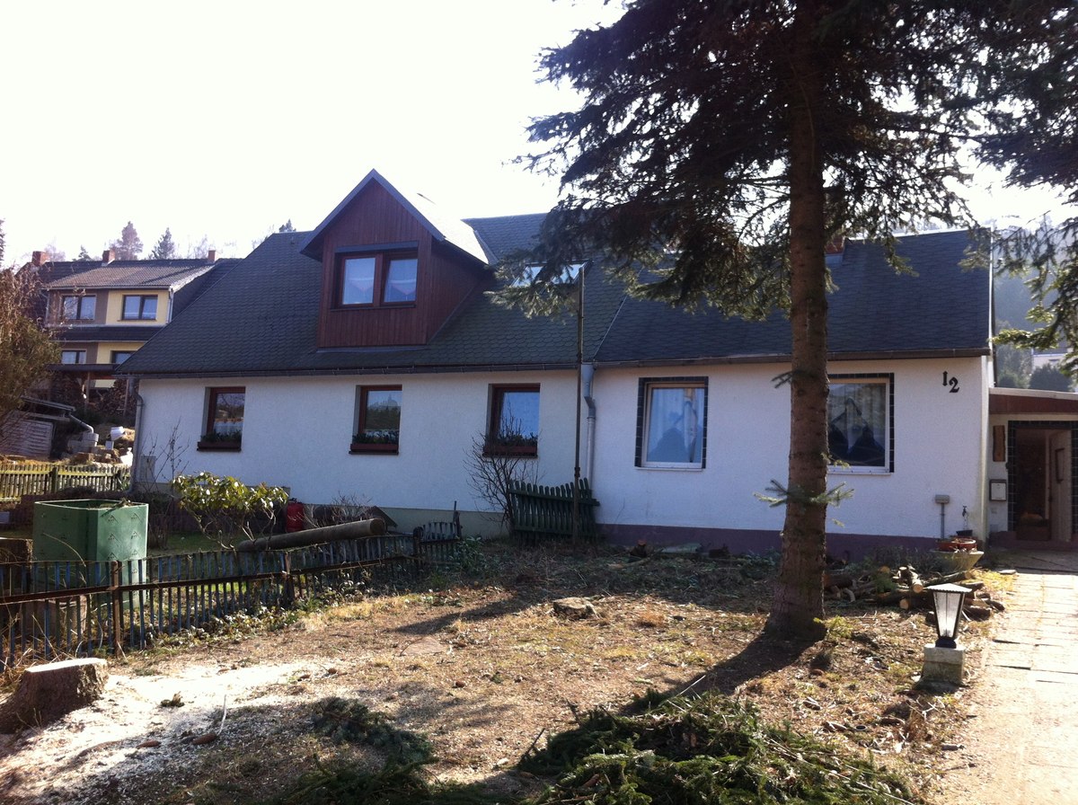 Haus und Garten vor der Sanierung