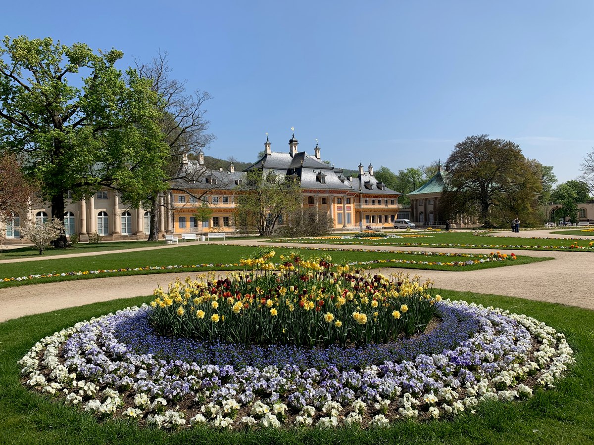 Schloss und Park Pillnitz im Frühling